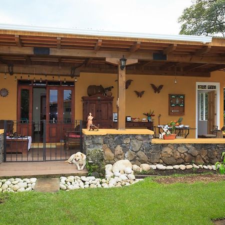 Airport Rio Segundo Studio Bed and Breakfast Alajuela Eksteriør billede